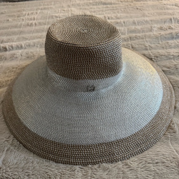 Eric Javits Elegant Two-Tone Straw Hat - Picture 1 of 8